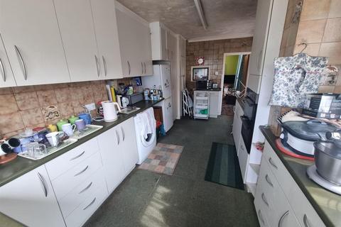 3 bedroom terraced house for sale, Avondale Road, Gorleston
