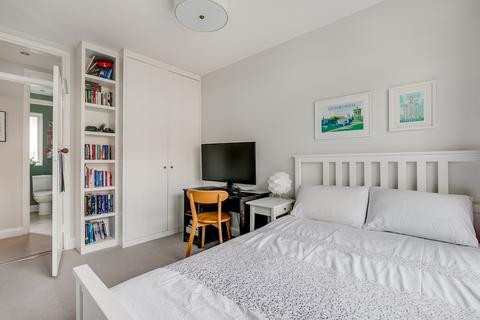 3 bedroom maisonette to rent, Godley Road, SW18