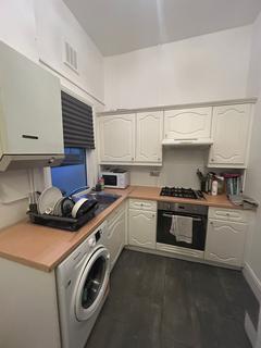 2 bedroom end of terrace house to rent, Granden Road, London, SW16