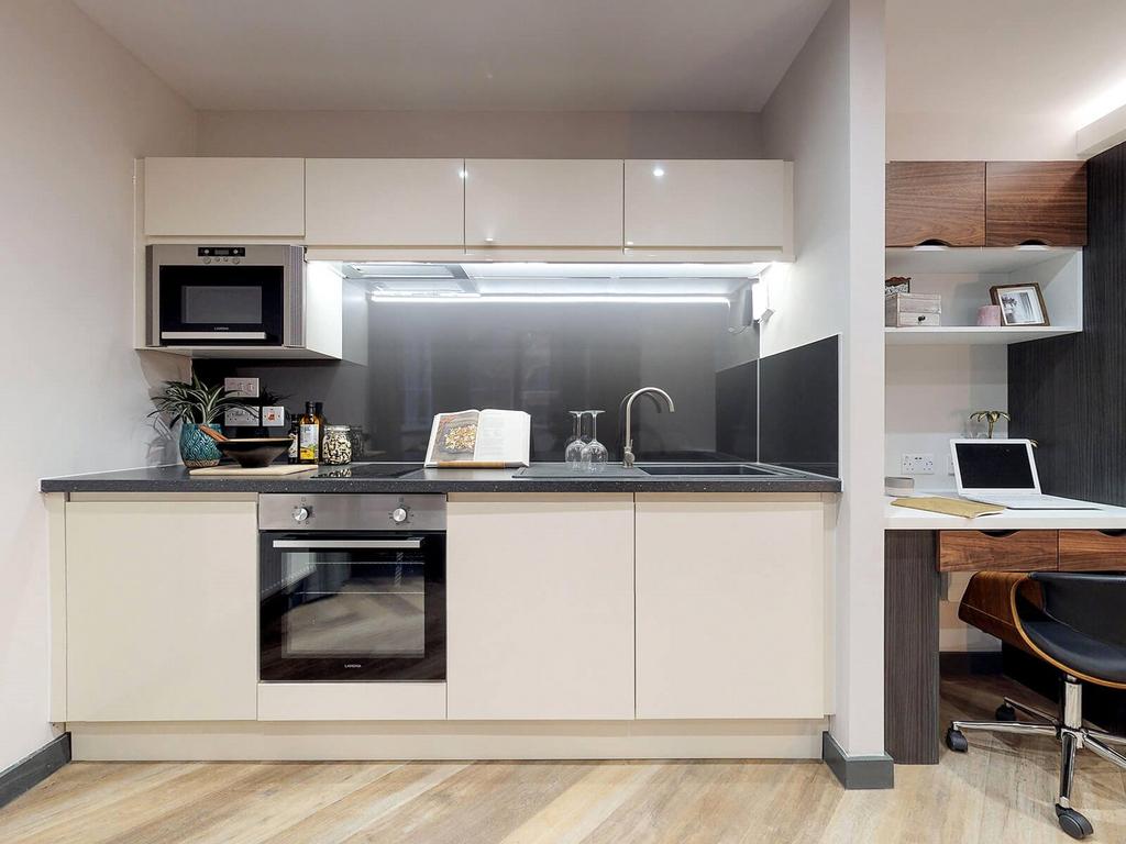 Apartment in Leeds, West Yorkshire - View 5