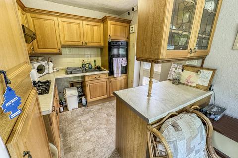 2 bedroom detached bungalow for sale, Stoneham Close, Tilehurst, Reading, RG30