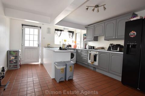 2 bedroom terraced house for sale, Victoria Street, Gosport