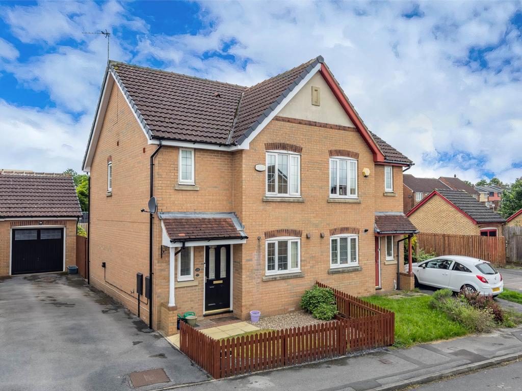 Millers Croft, Birstall 3 bed semidetached house for sale £245,000