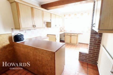 3 bedroom semi-detached house for sale, Middleton Gardens, Gorleston