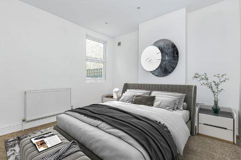 2 bedroom flat for sale, Astonville Street, Southfields