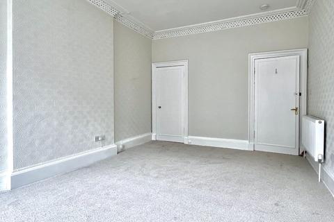 2 bedroom flat to rent, Or Flat 7