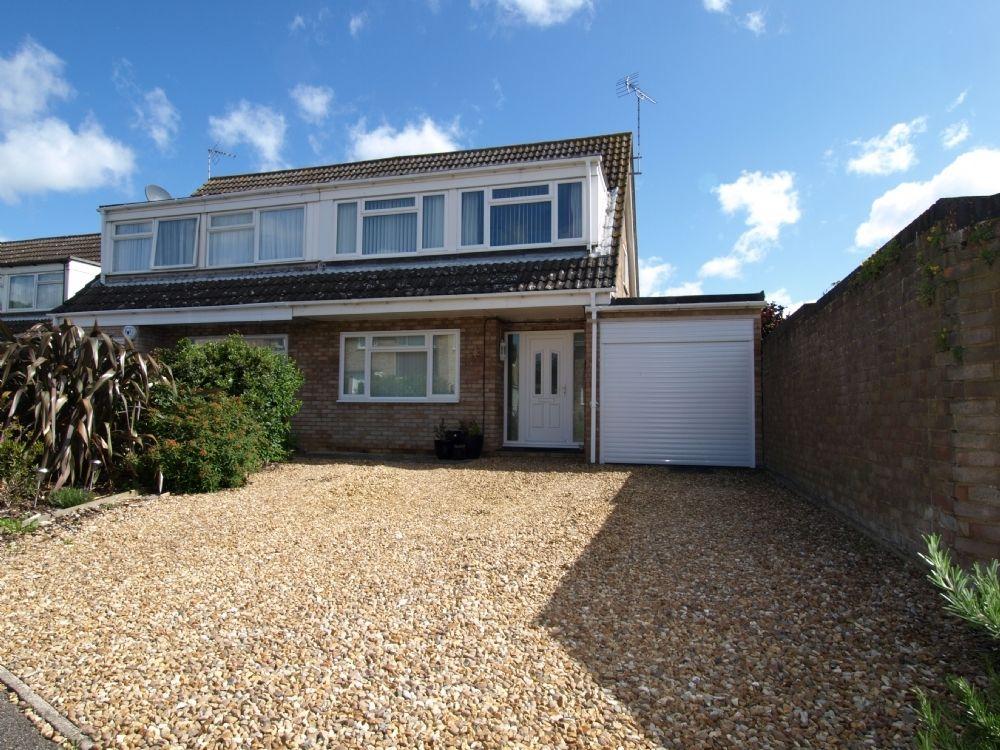 Browning Close, Newport Pagnell 3 bed semidetached house for sale £