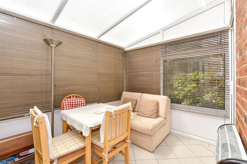 24 Coast Drive, Greatstone, New Romney, TN28 8NX