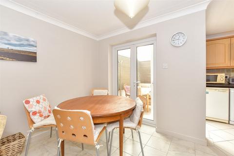 24 Coast Drive, Greatstone, New Romney, TN28 8NX