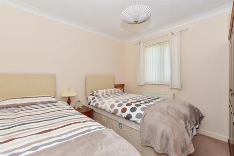 24 Coast Drive, Greatstone, New Romney, TN28 8NX