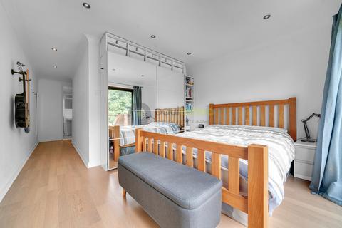 60 Campion Close, Croydon, CR0 5SN