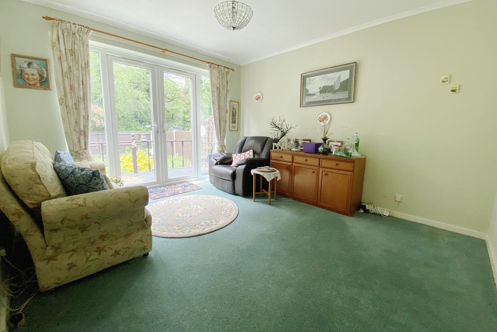 Spacious 3 Bedroom Bungalow close to Village...