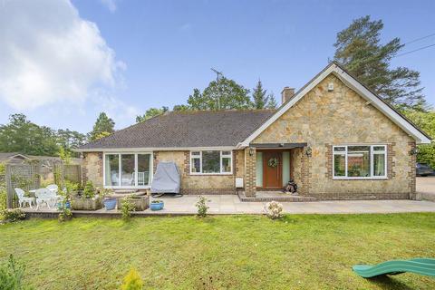 3 bedroom bungalow to rent, Newhouse Lane, Pulborough, West Sussex, RH20