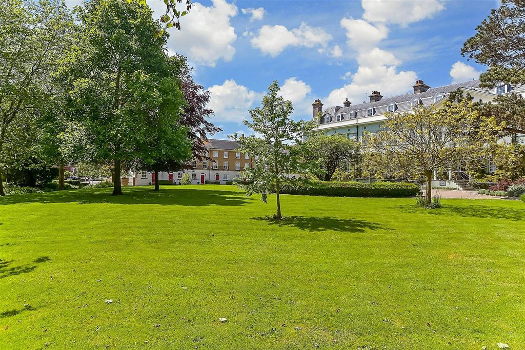 King Gardens, Chichester, West... 2 bed ground floor flat for sale £270,000