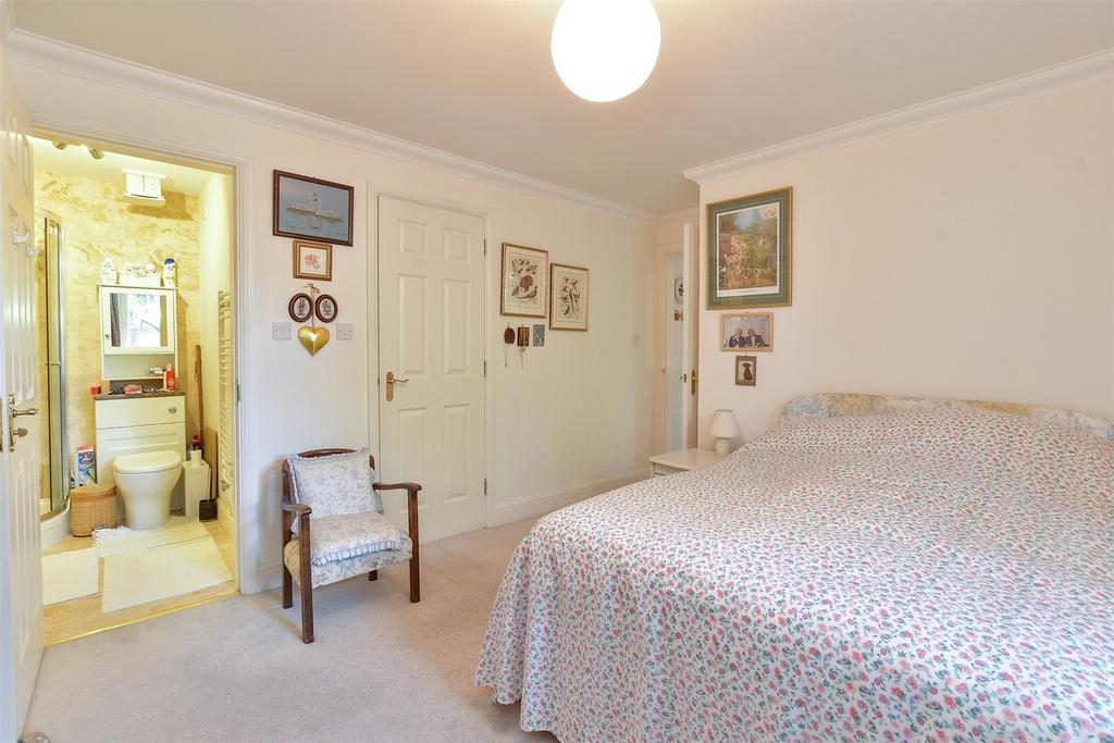 King Gardens, Chichester, West... 2 bed ground floor flat for sale £270,000