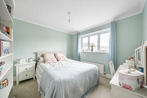 2 Drayton Way, Gloucester, GL4 4FU