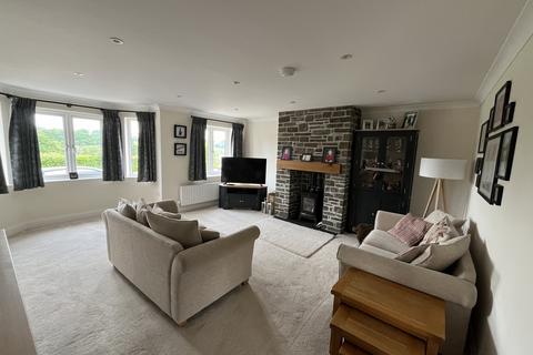 4 bedroom detached house for sale, 101 Heol Cennen, Ffairfach, Llandeilo, Carmarthenshire.