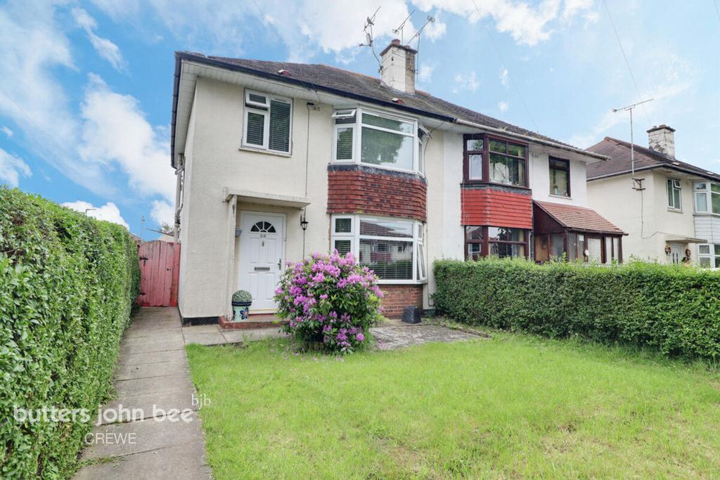 Lime Tree Avenue, Crewe 3 bed semidetached house for sale £160,000