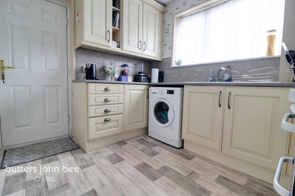 Lime Tree Avenue, Crewe 3 bed semidetached house for sale £160,000