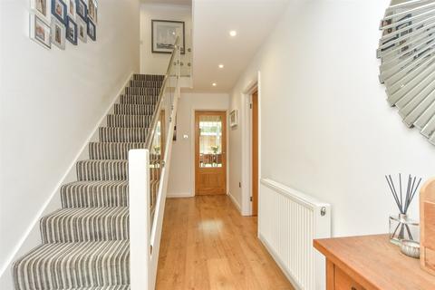 32 Carisbrooke Road, Rochester, ME2 3SN