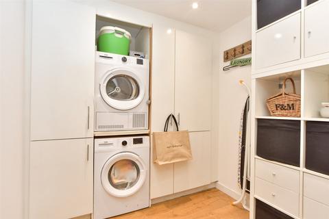 32 Carisbrooke Road, Rochester, ME2 3SN