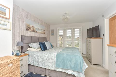 32 Carisbrooke Road, Rochester, ME2 3SN