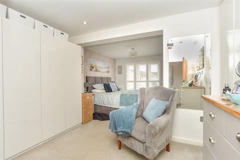 32 Carisbrooke Road, Rochester, ME2 3SN
