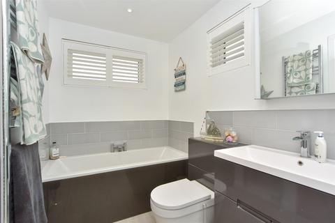 32 Carisbrooke Road, Rochester, ME2 3SN