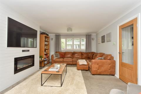 32 Carisbrooke Road, Rochester, ME2 3SN