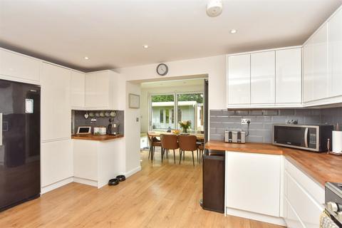 32 Carisbrooke Road, Rochester, ME2 3SN