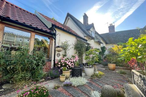 3 bedroom cottage for sale, Gasthorpe