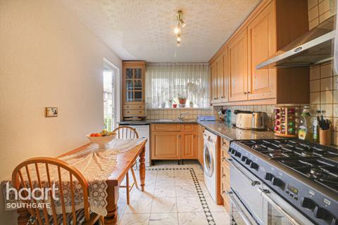 2 bedroom apartment for sale, Bycullah Road, London