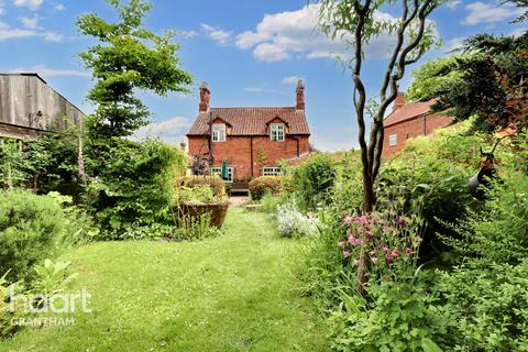 4 bedroom detached house for sale, High Road, Grantham