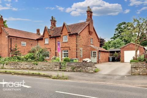 4 bedroom detached house for sale, High Road, Grantham