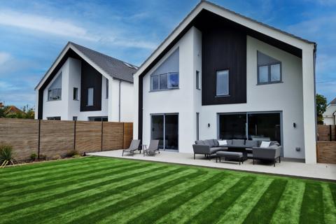 74 Coast Drive, Greatstone, New Romney, TN28 8NR
