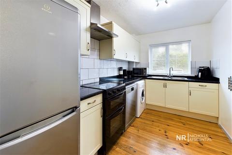 1 bedroom flat for sale, West Ewell KT19