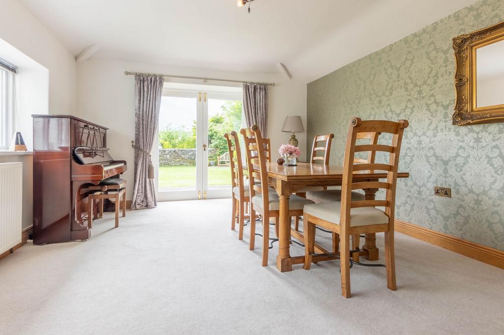 Dining room/bedroom