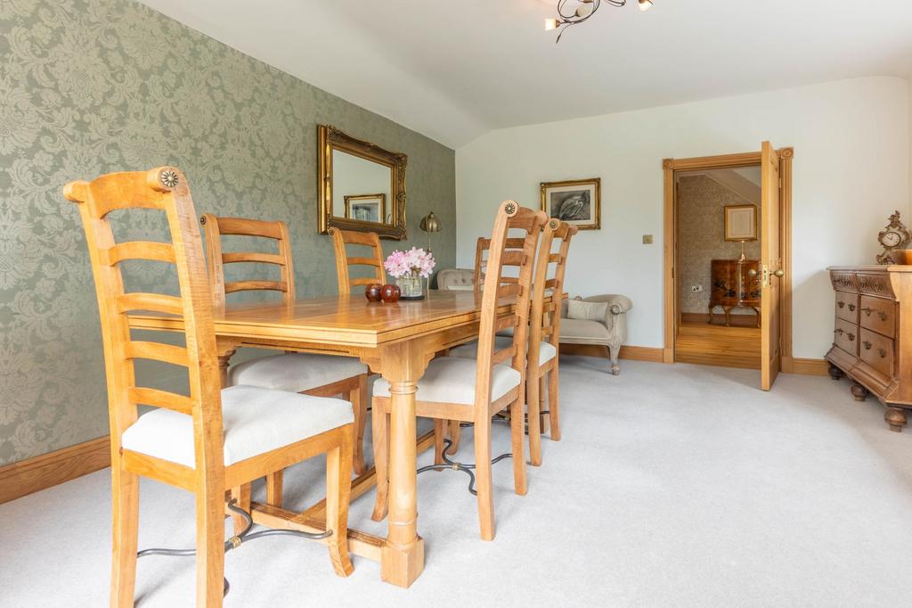 Dining room/bedroom