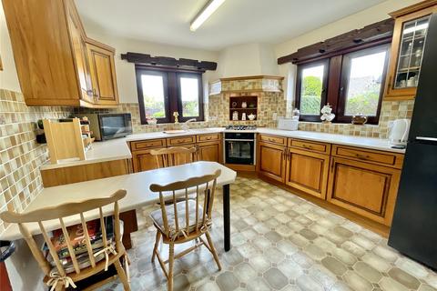 4 bedroom detached house for sale, Back Lane, Billingley, S72