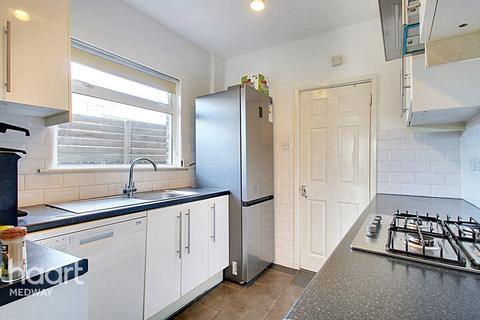 3 bedroom end of terrace house for sale, Barnsole Road, Gillingham
