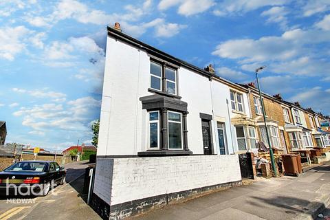 3 bedroom end of terrace house for sale, Barnsole Road, Gillingham