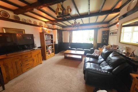 4 bedroom detached house for sale, Edge Lane, Dewsbury