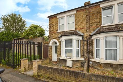 2 bedroom semi-detached house to rent, Bridge Road Orpington BR5