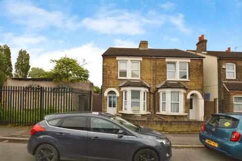 2 bedroom semi-detached house to rent, Bridge Road Orpington BR5