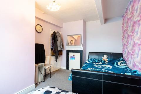 2 bedroom cottage for sale, Halifax Road, Staincliffe, WF13