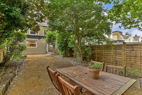 174 Dalmally Road, Croydon, CR0 6LX