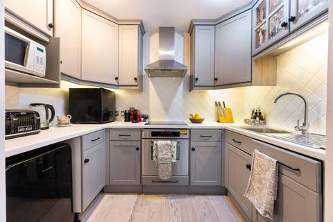 Basement Flat, 23 Clanricarde Gardens, London, W2 4JL