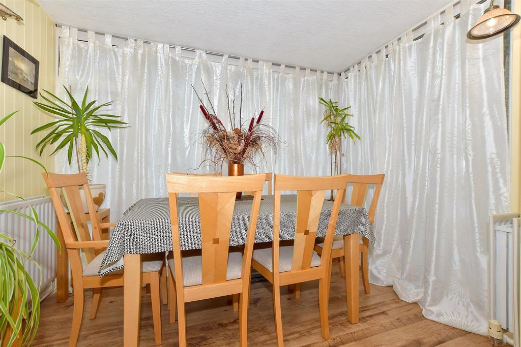 Heathview Avenue, Crayford, Kent 4 bed end of terrace house for sale