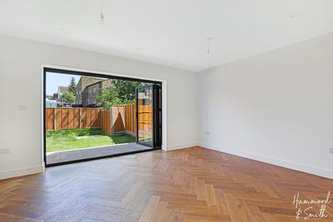 4 bedroom end of terrace house for sale, Crows Road, Epping CM16