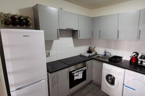 2 bedroom flat to rent, London, SW16